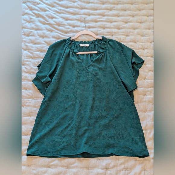 Entro- Relaxed Green Flutter Sleeve Blouse - Picture 9 of 9